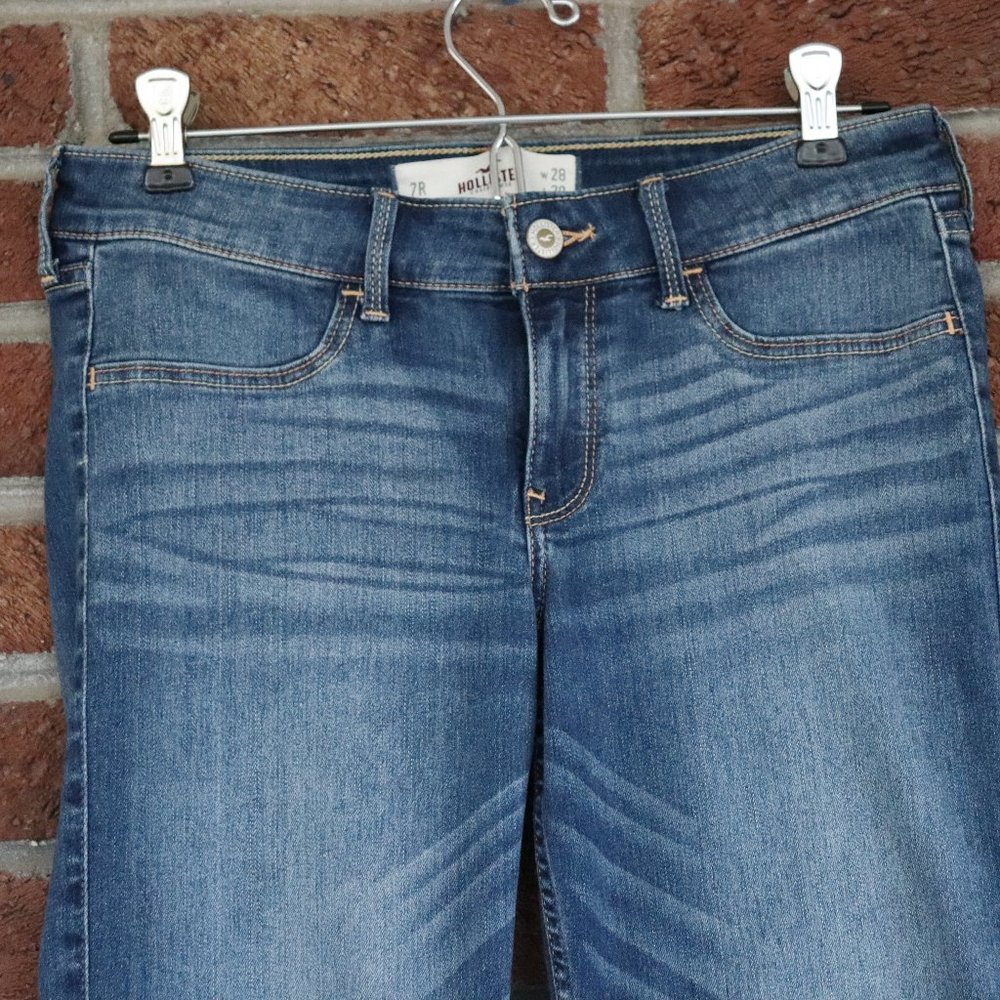 Hollister Women's Skinny Jeans in Medium Blue Denim - Picture 13 of 15